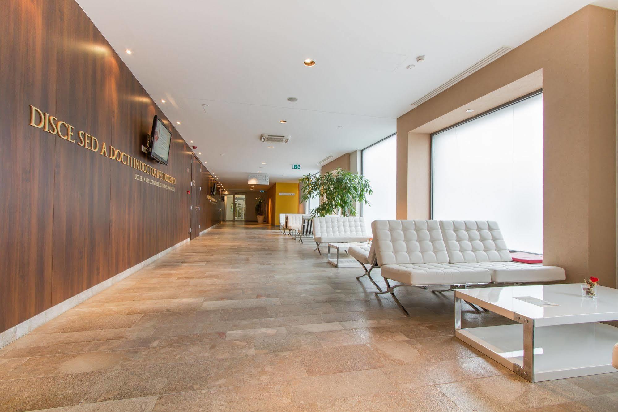 Hotel Rimski Dvor - Rimske Terme ريمسكي توبليتسي المظهر الخارجي الصورة